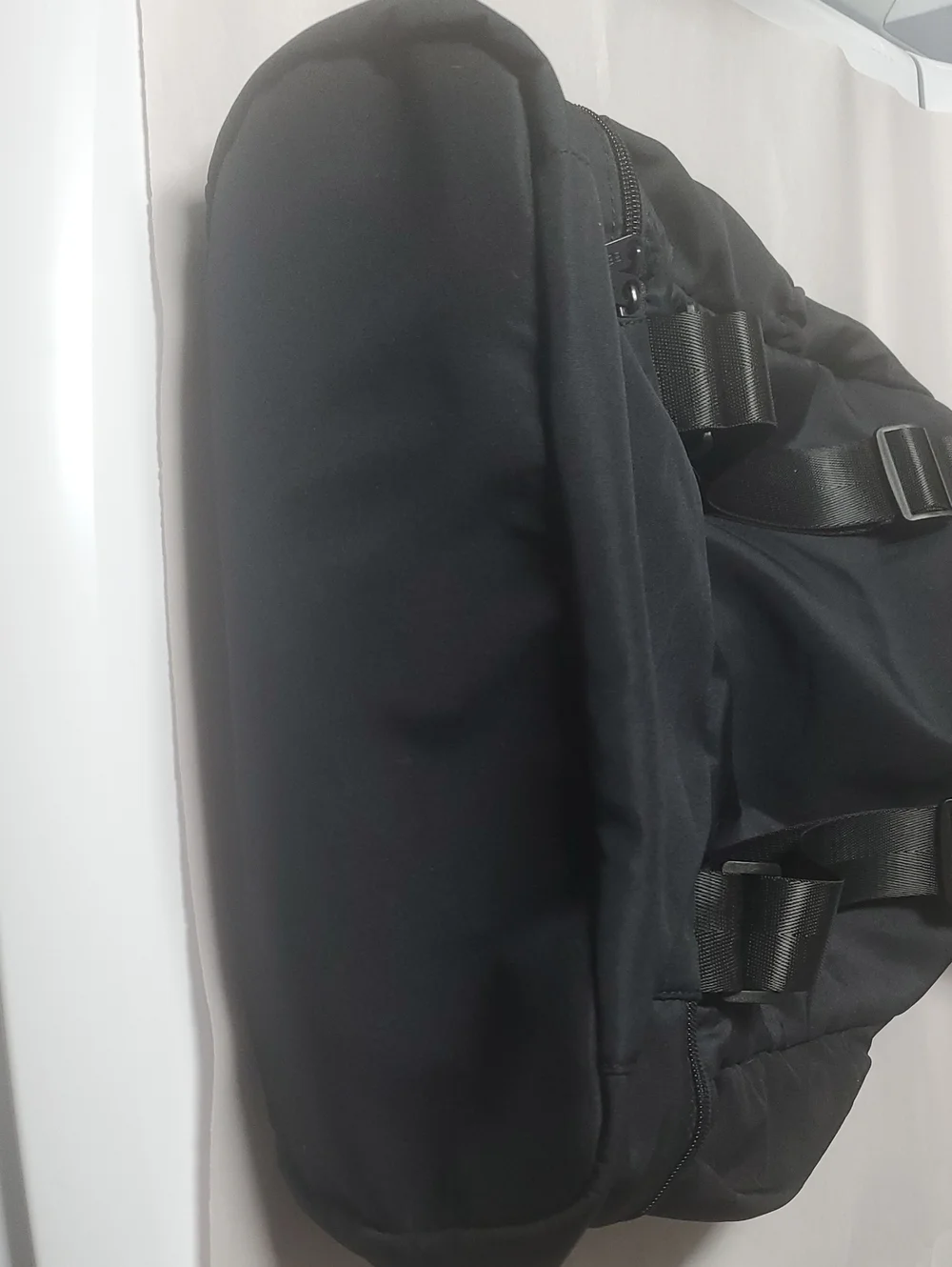 BEYOND YOGA Black Convertible Gym Bag Nylon Shoulder Tote-Backpack Travel School